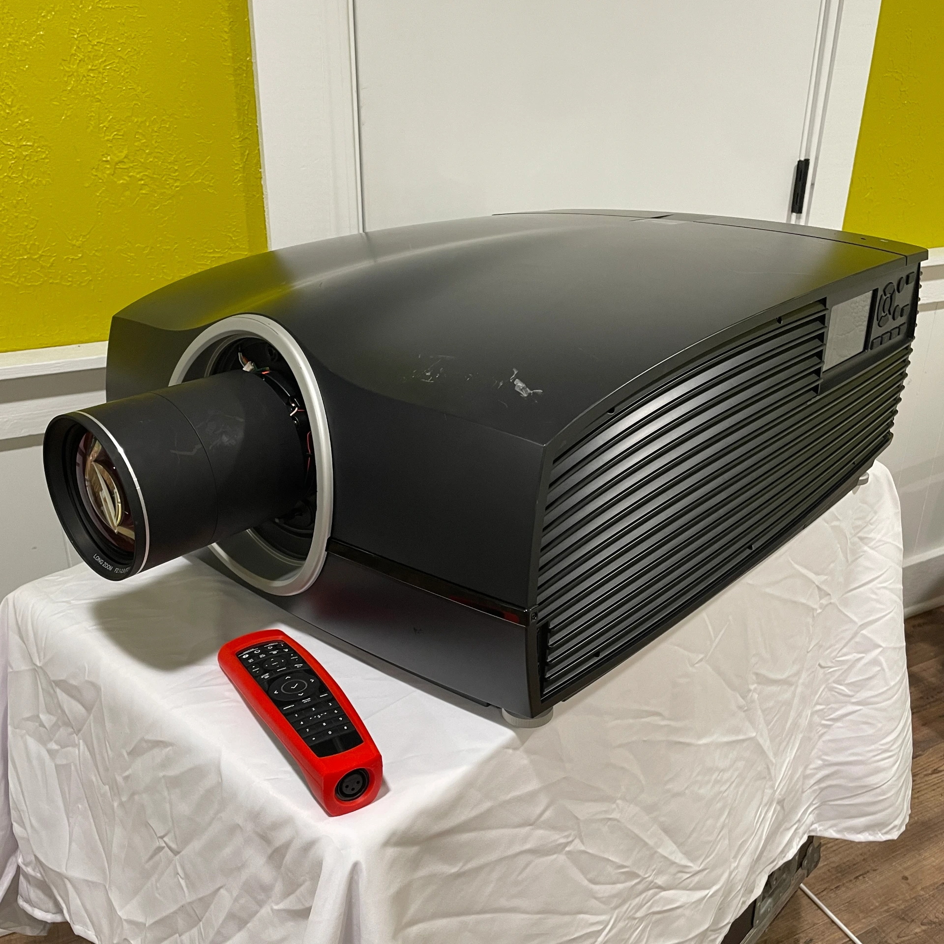 [V103] Barco F90 4K13 GP6 Projector -- 13k Hours, with Lens