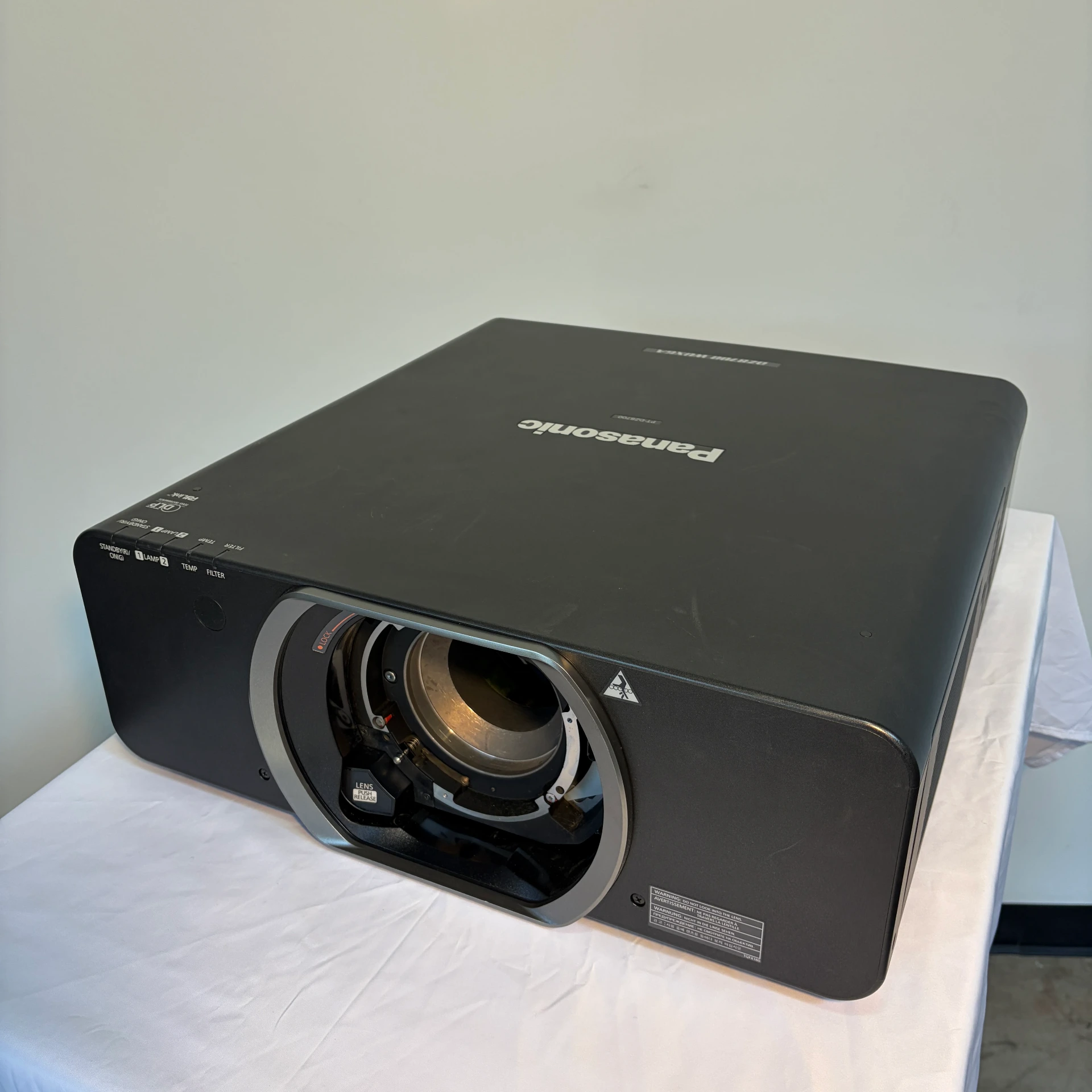 [V212] Panasonic PT-DZ8700 Large-Venue 10,000 Lumen WUXGA Projector Refurbished