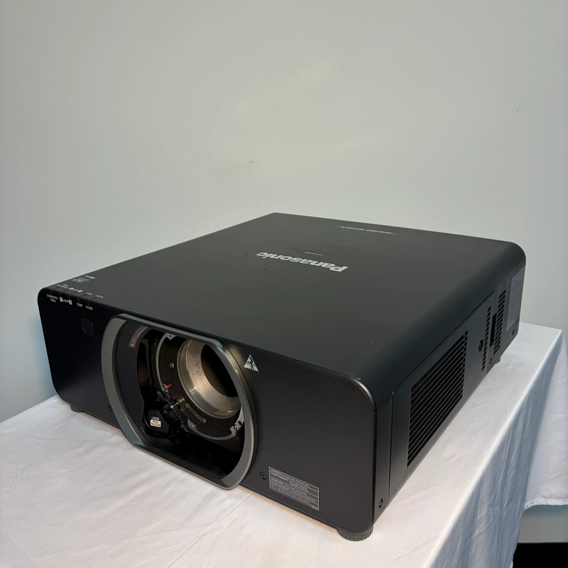 [V245] Panasonic PT-DZ8700 WUXGA 10,000-Lumen 3-Chip DLP Projector