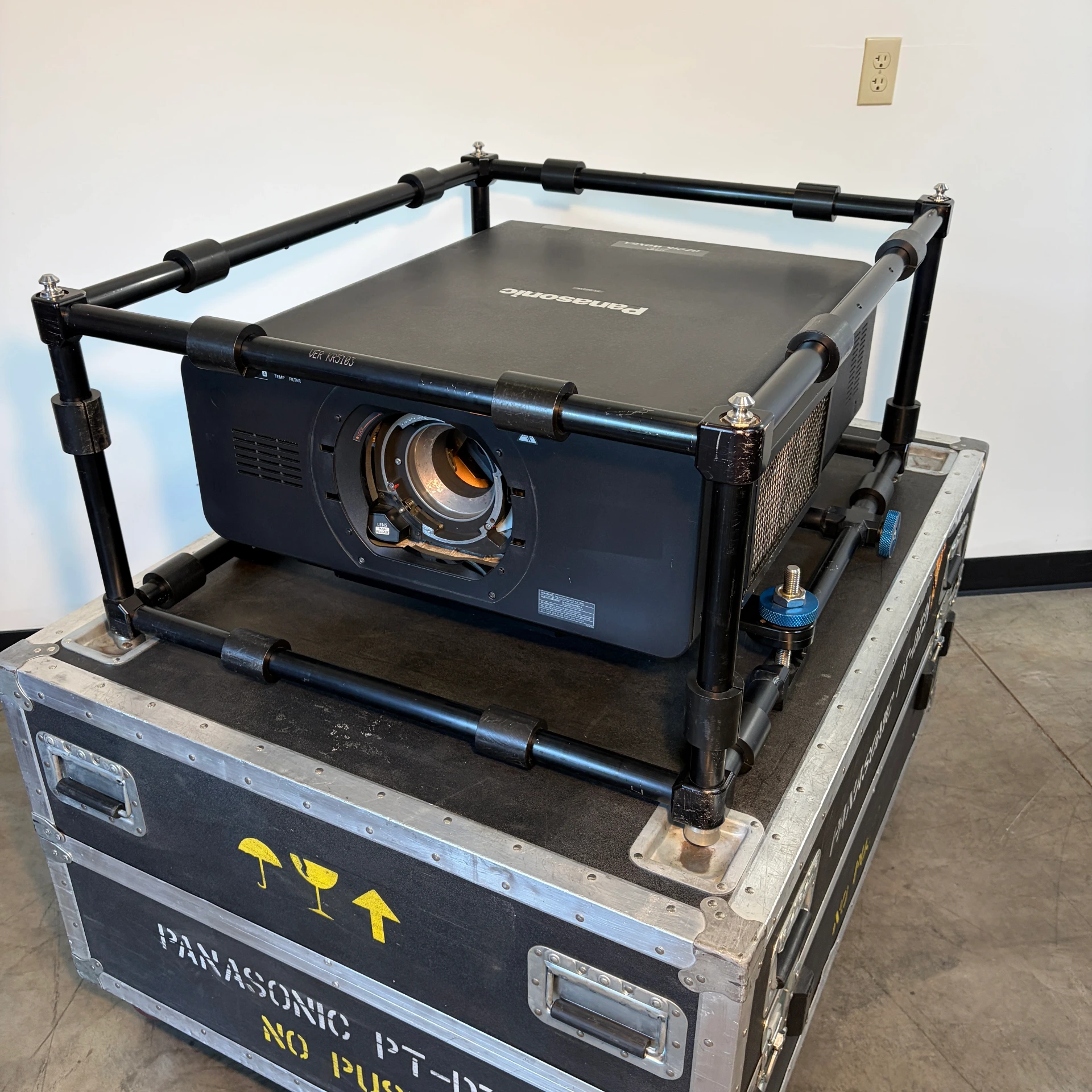 [V273] Panasonic PT-DZ21K Projector (with case and cage)